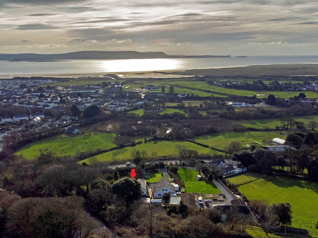 5 bed detached house for sale in 81 Gwscwm Road, Pembrey, Burry Port