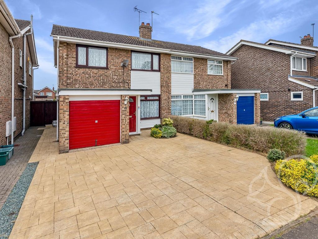 3 bed semidetached house for sale in Newcastle Avenue, Stanway