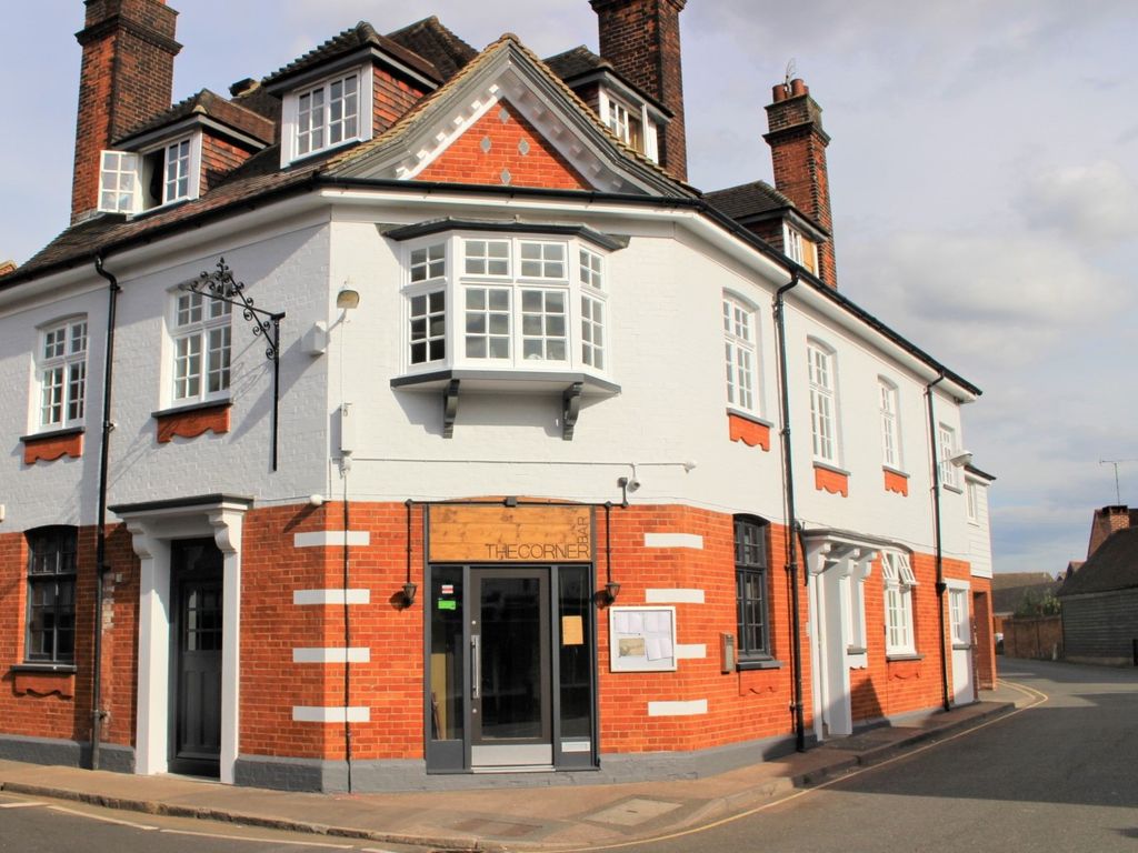 Restaurant/cafe to let in The Corner Bar, High Street, Ingatestone