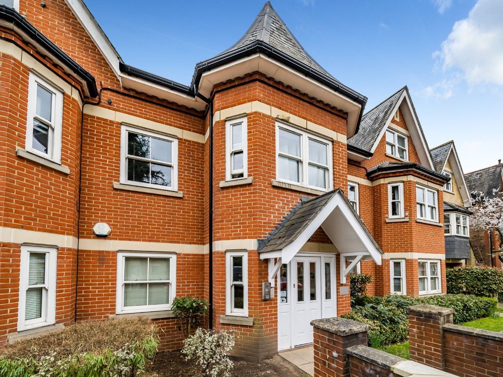 3 bed flat for sale in York Road, Guildford, Surrey GU1 Zoopla