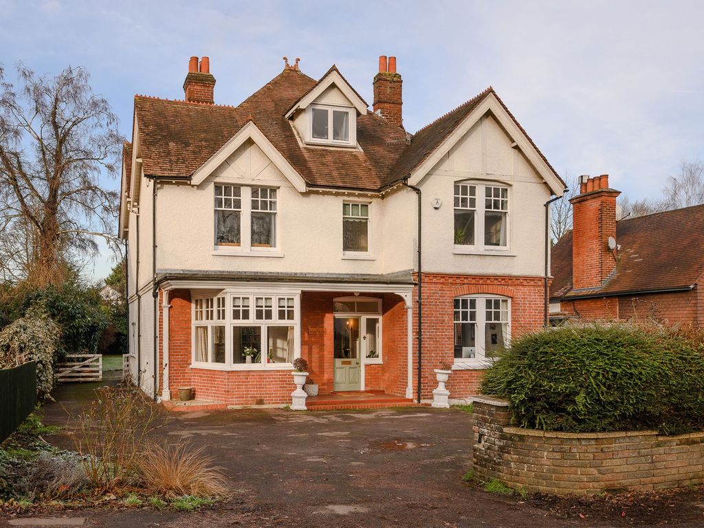 6 bed detached house for sale in Milbourne Lane, Esher KT10 Zoopla
