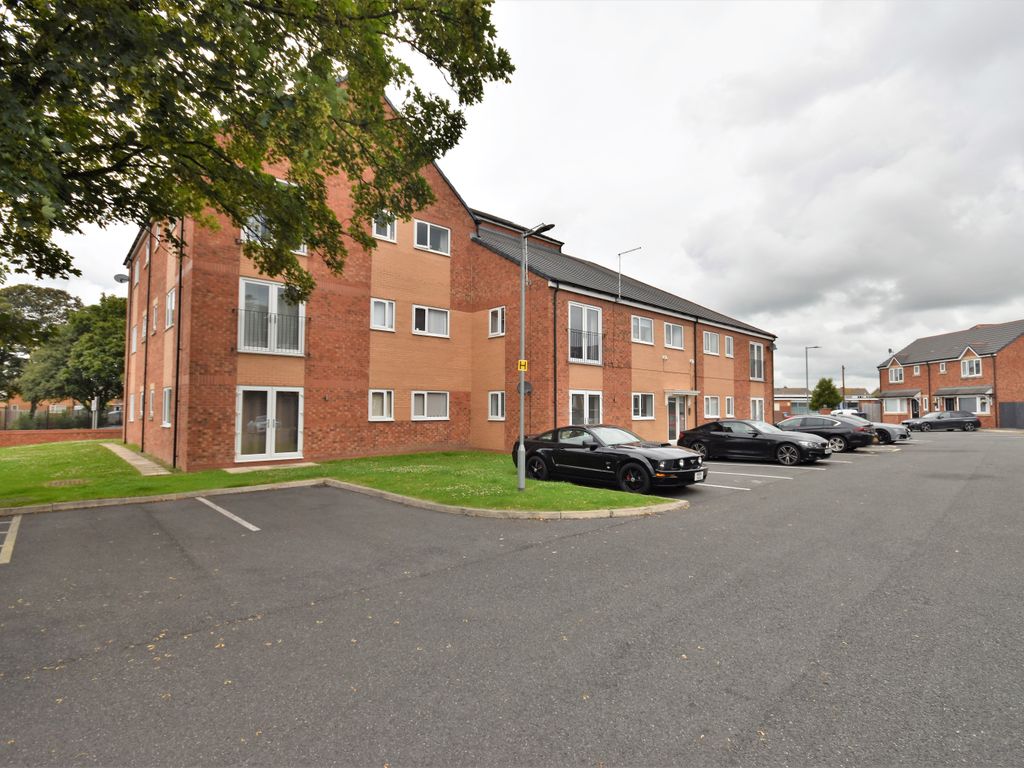 2 bed flat for sale in Langdale Gardens, Blackpool FY4, £65,000 Zoopla