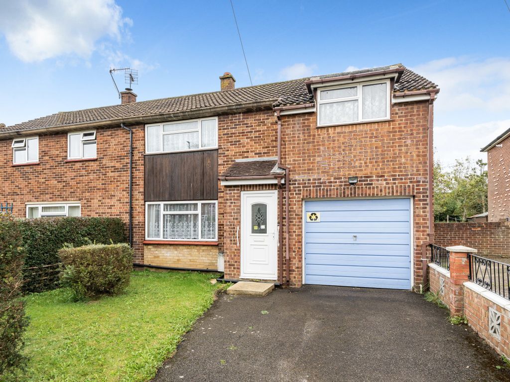 4 bed semidetached house for sale in Guildford, Surrey GU2, £450,000
