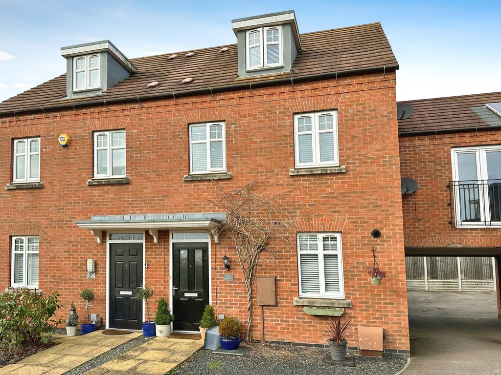 3 bed semidetached house for sale in Jubilee Way, Burbage, Hinckley
