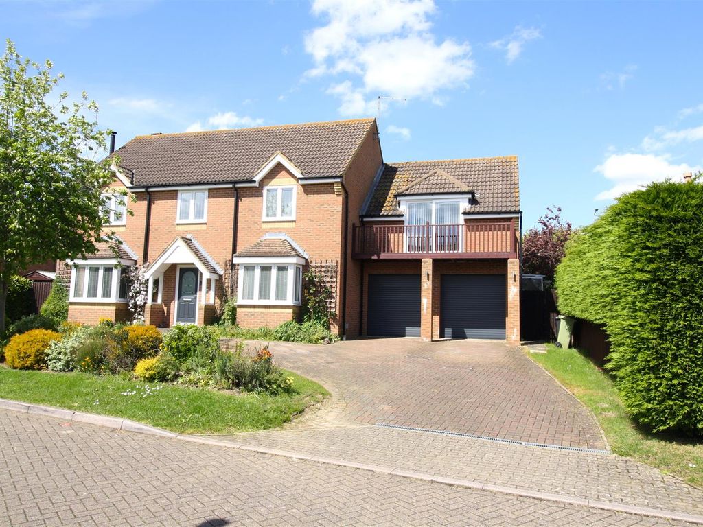 5 bed detached house for sale in Huntingdon Crescent, Bletchley, Milton
