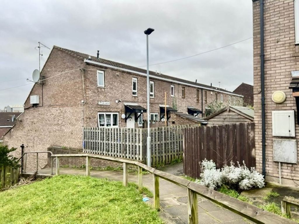 3 bed terraced house to rent in Litton Walk, Barnsley S70, £750 pcm