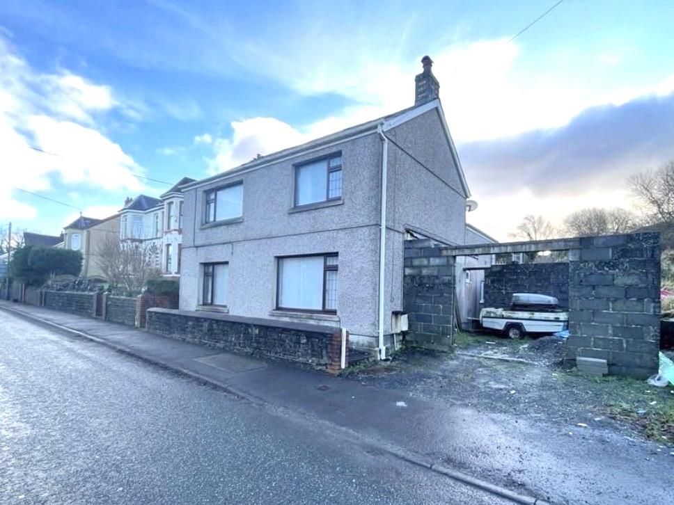 3 bed detached house for sale in Cwmamman Road, Glanamman, Ammanford