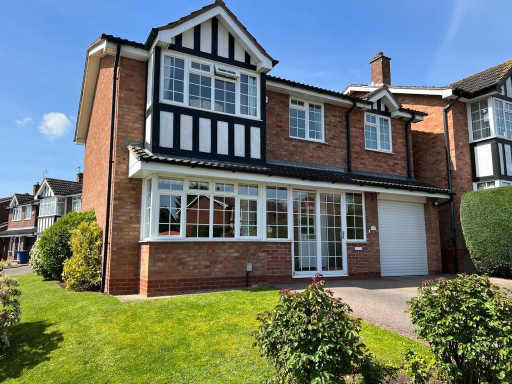 5 bed detached house for sale in The Pines, Lichfield, Staffordshire