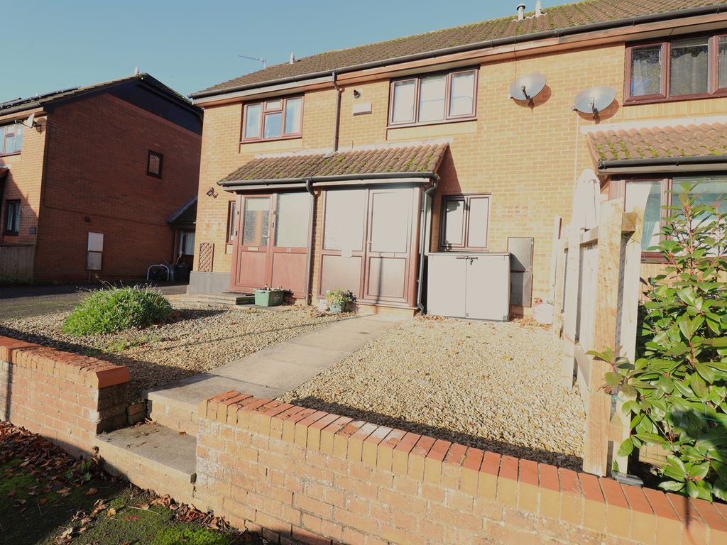 2 bed terraced house to rent in Grove Gardens, Caldicot NP26, £900 pcm