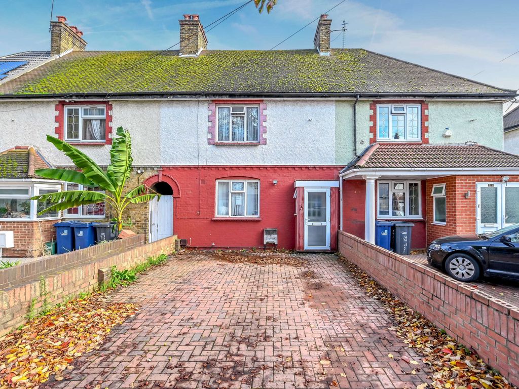3 bed terraced house for sale in Greenford Avenue, Southall UB1, £