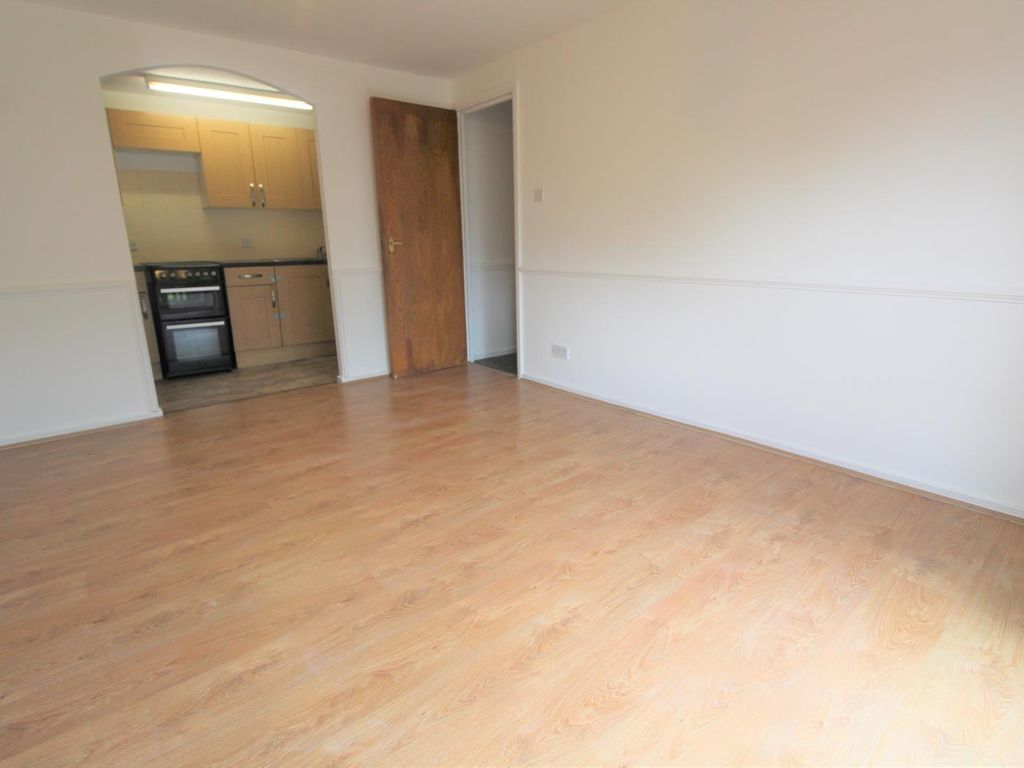 2 bed flat to rent in Eleanor Way, Waltham Cross EN8 Zoopla