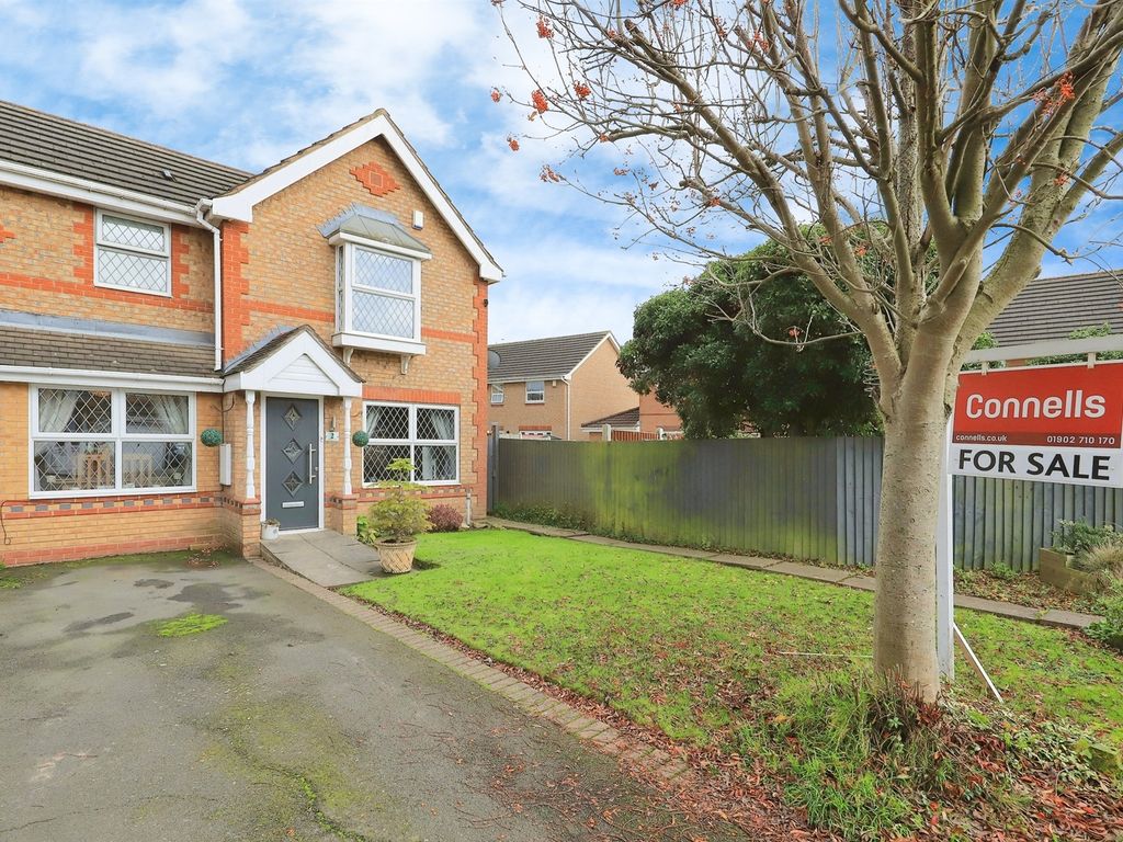 3 bed town house for sale in Calver Crescent, Yale Estate Wednesfield