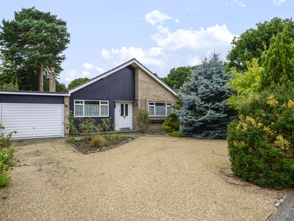 3 bed detached house for sale in Hurst Way, Pyrford GU22 Zoopla