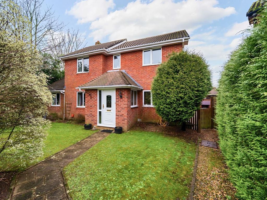 4 bed detached house for sale in Dale Green, North Millers Dale