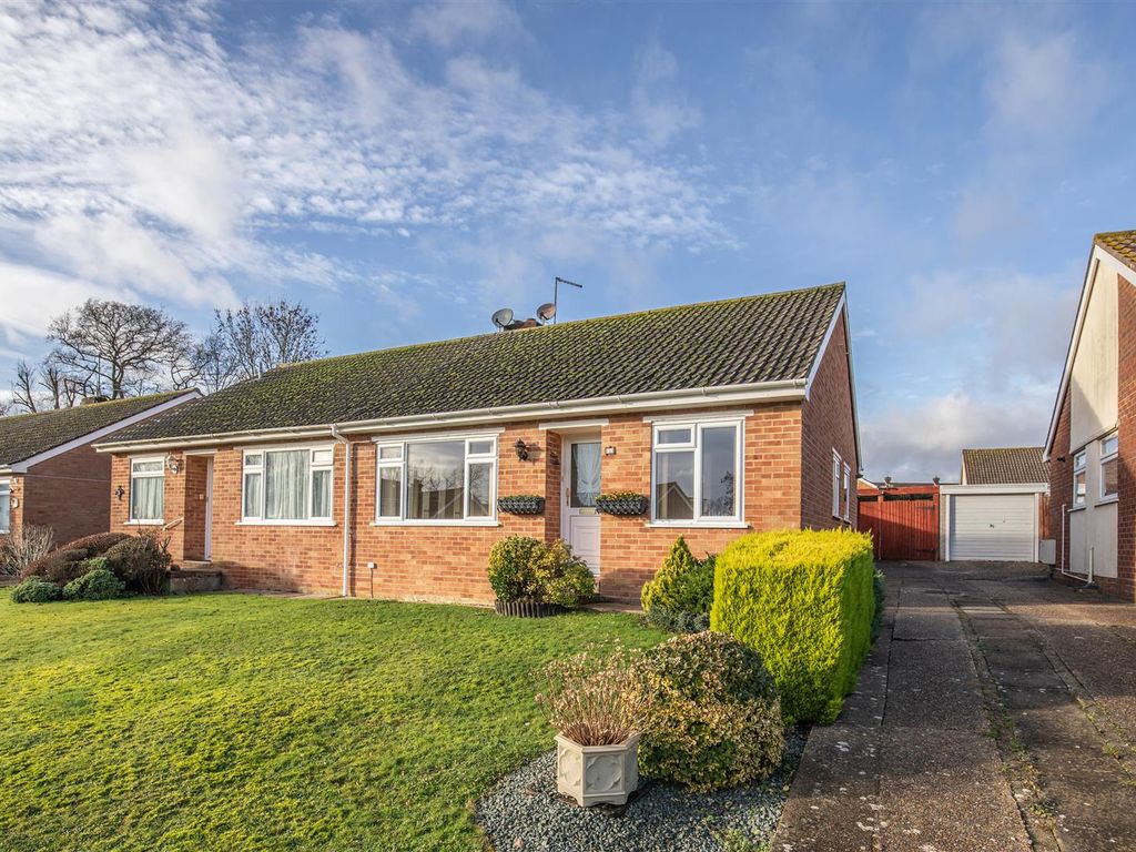 Property for sale in Horam Park Close, Horam, Heathfield TN21, £310,000