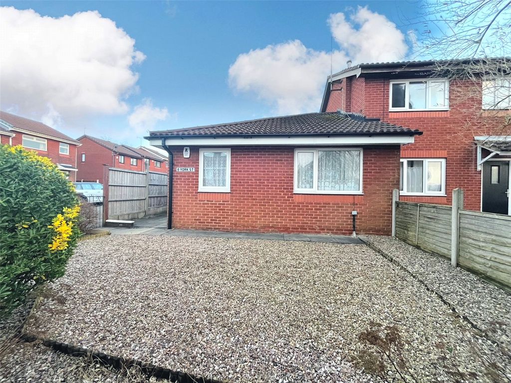 1 bed bungalow for sale in York Street, Blackburn, Lancashire BB2, £
