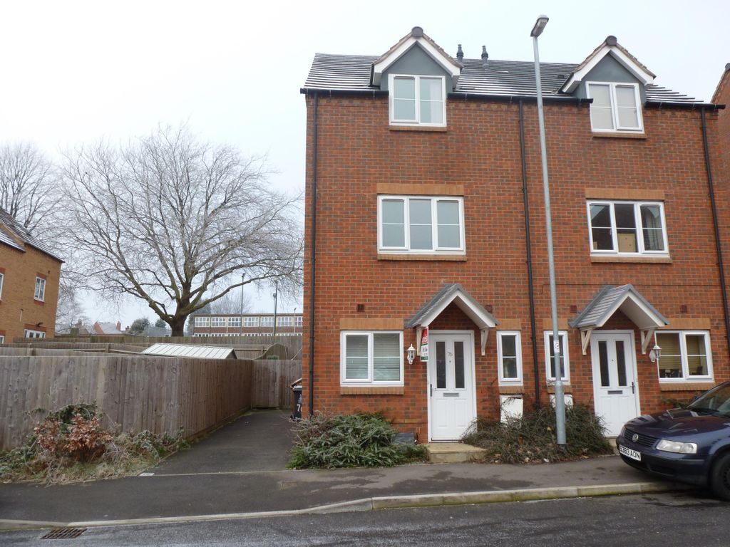 4 bed town house to rent in Eagleworks Drive, Walsall WS3, £1,100 pcm