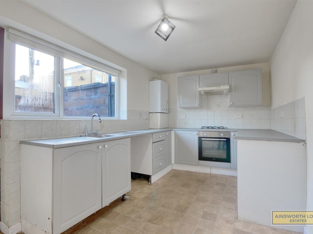 2 bed flat to rent in Flat To Rent, Street, Rishton, Blackburn