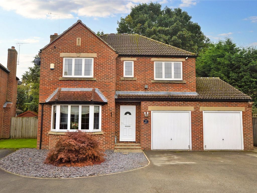 4 bed detached house for sale in Fir Tree View, Methley, Leeds LS26