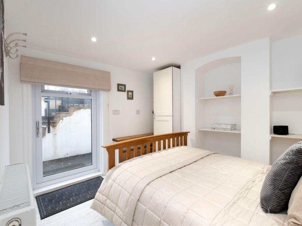 Room to rent in Shurdington Road, Leckhampton, Cheltenham GL53, £550