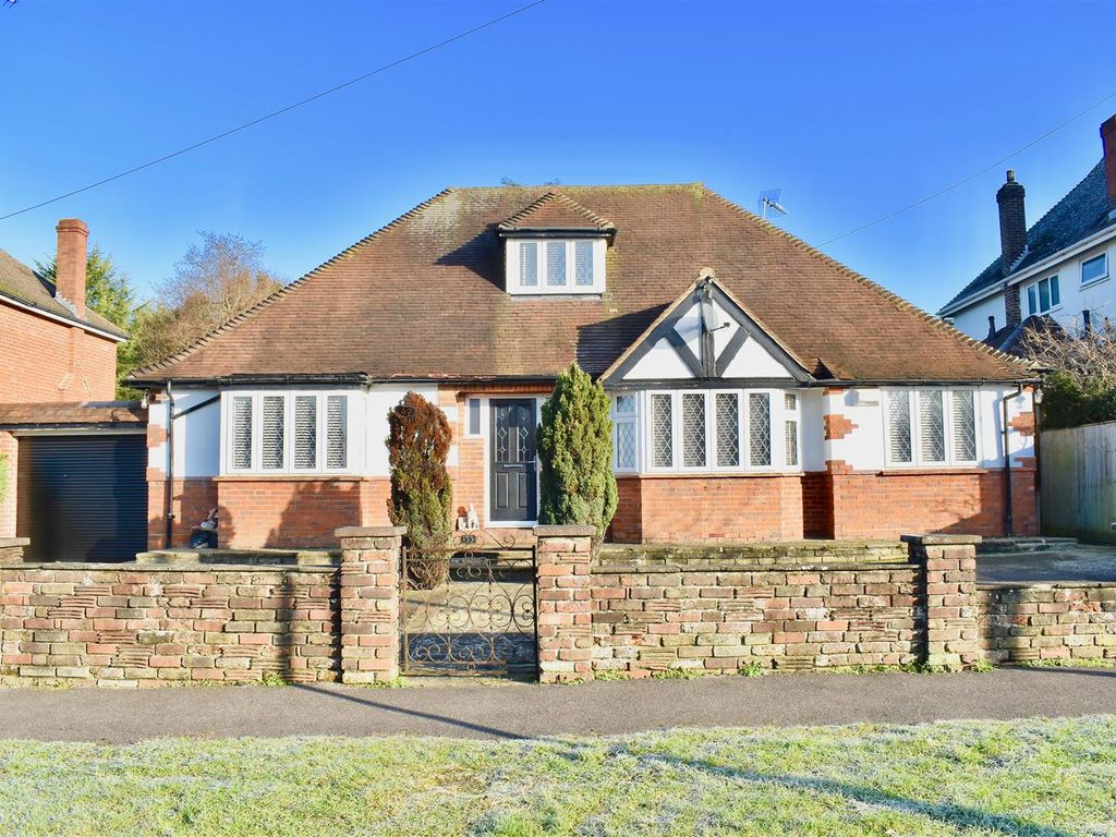 3 bed detached bungalow for sale in Bramley Way, Ashtead KT21 Zoopla