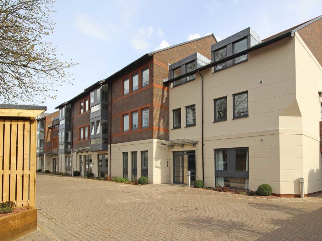 2 bed flat for sale in Old Lodge Place, St Margarets, Twickenham TW1