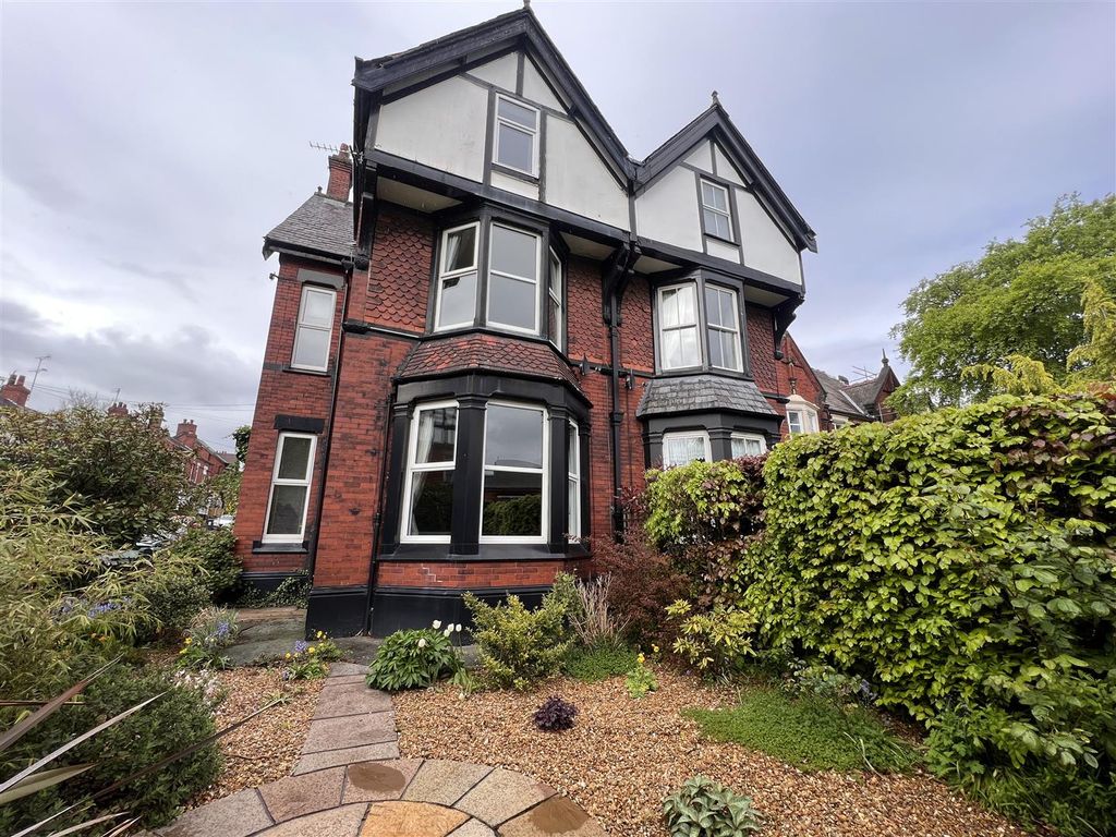 5 bed semidetached house for sale in Stamford Street, Stalybridge SK15