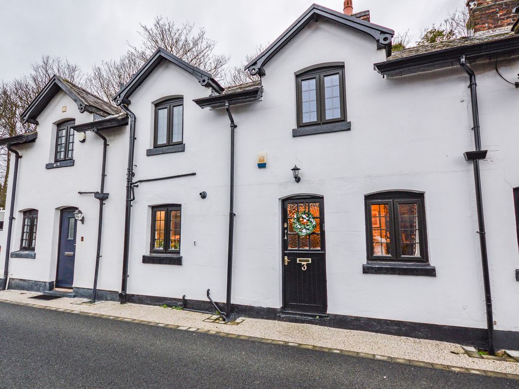 2 bed terraced house to rent in Manchester Road, West Timperley