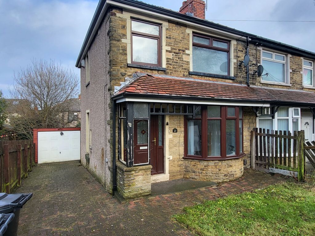 3 bed property to rent in Southmere Drive, Bradford BD7, £800 pcm Zoopla