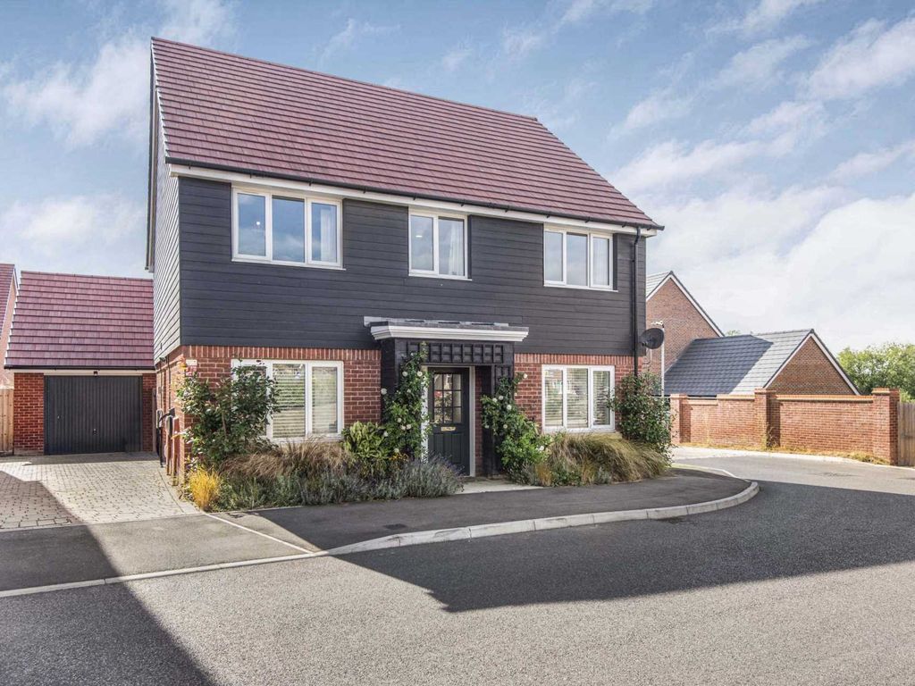 4 bed detached house for sale in Pilmore Meadow, Chinnor OX39 Zoopla