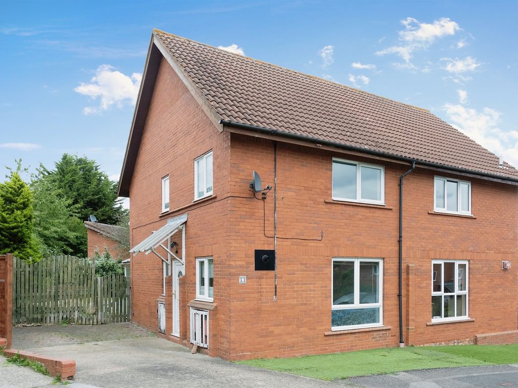 3 bed semidetached house for sale in Khasiaberry, Walnut Tree, Milton