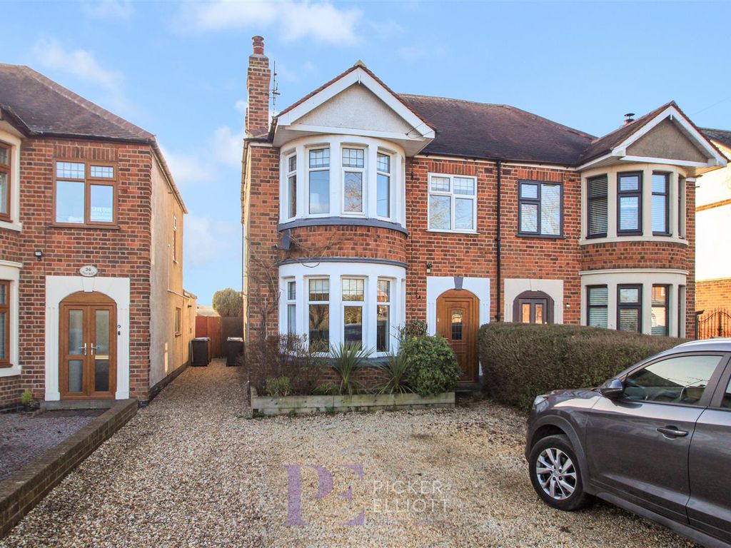 3 bed semidetached house for sale in The Common, Barwell, Leicester