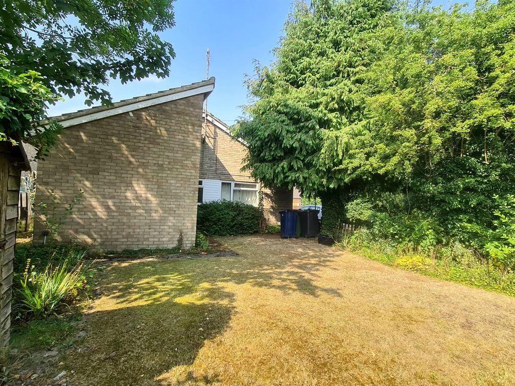 3 bed detached bungalow for sale in Bridge Close, Great Shelford