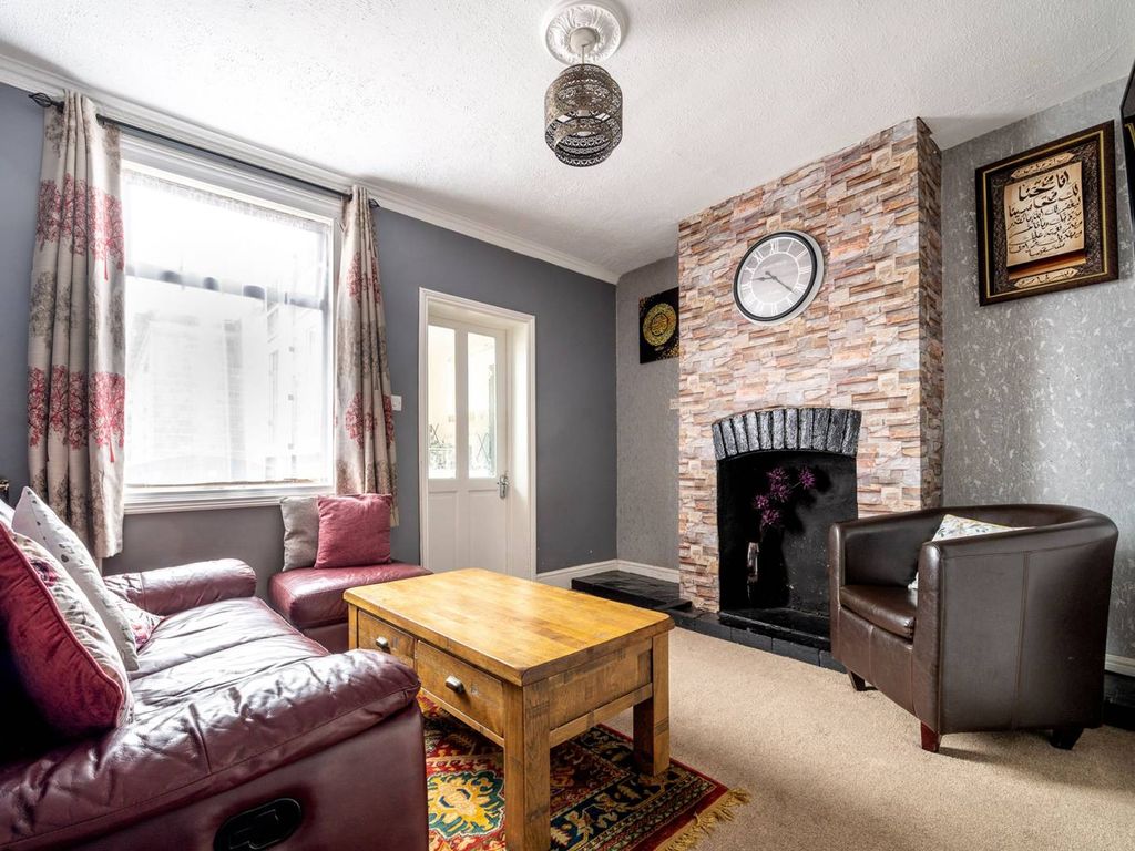 Boundary Road, Woking GU21