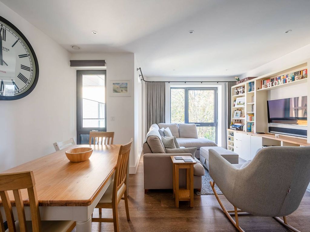 Pipit Drive, Putney, London SW15  