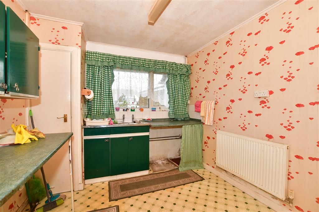 2 bed semidetached bungalow for sale in Eastchurch Road, Cliftonville