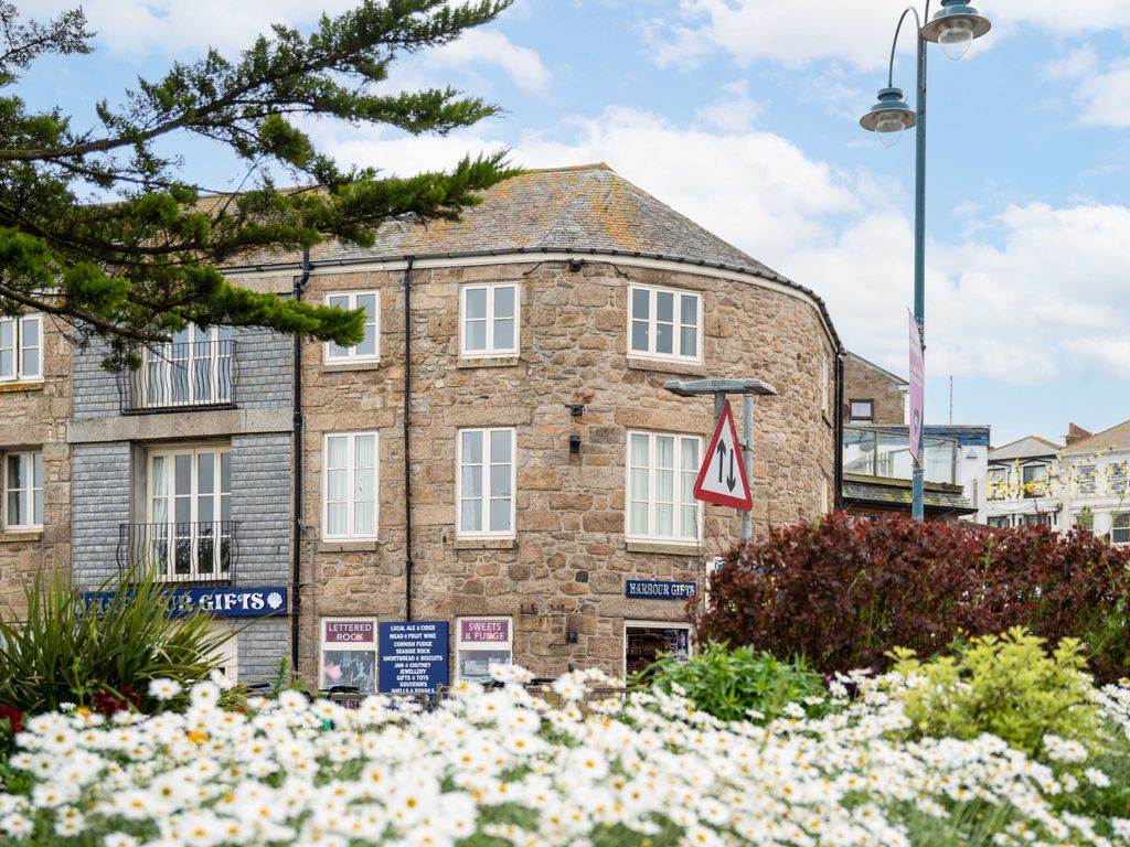 2 bed flat for sale in Wharf Road, Penzance TR18 Zoopla