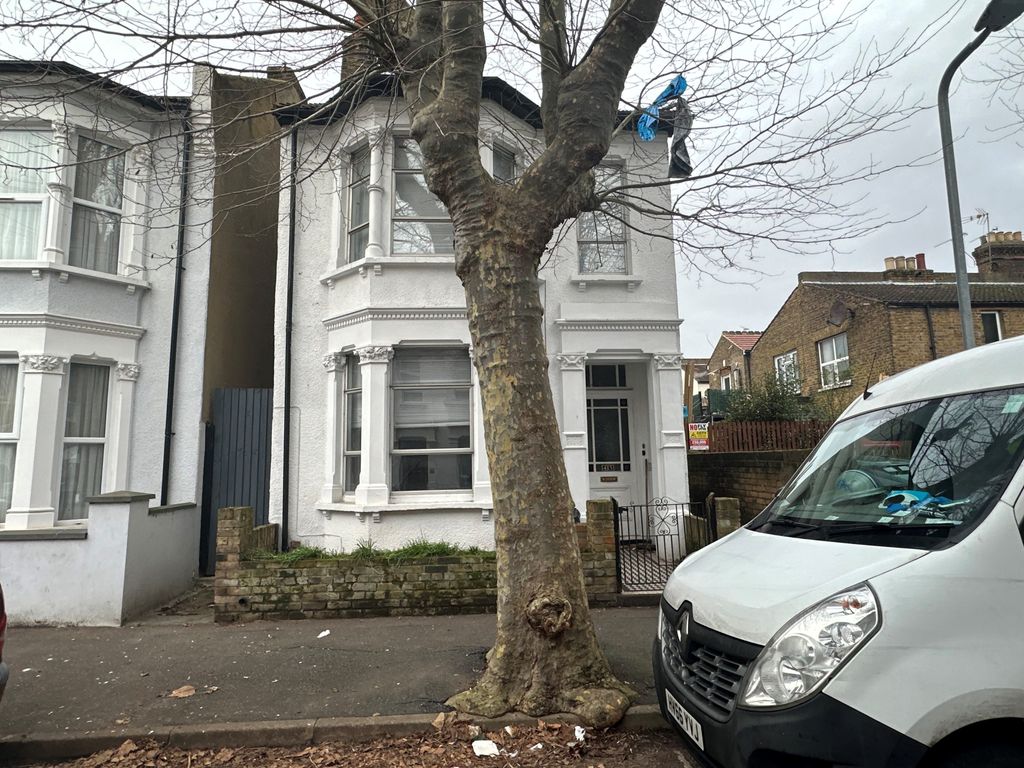 4 bed property for sale in 45 Napier Avenue, SouthendOnSea, Essex SS1