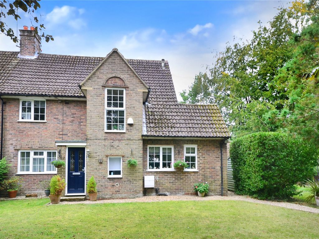 4 bed semidetached house for sale in London Road, East Grinstead RH19