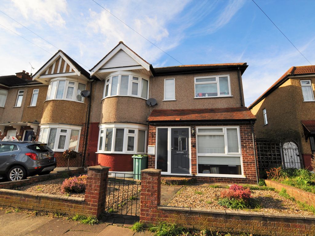 4 bed semidetached house for sale in Bessingby Road, Ruislip HA4, £