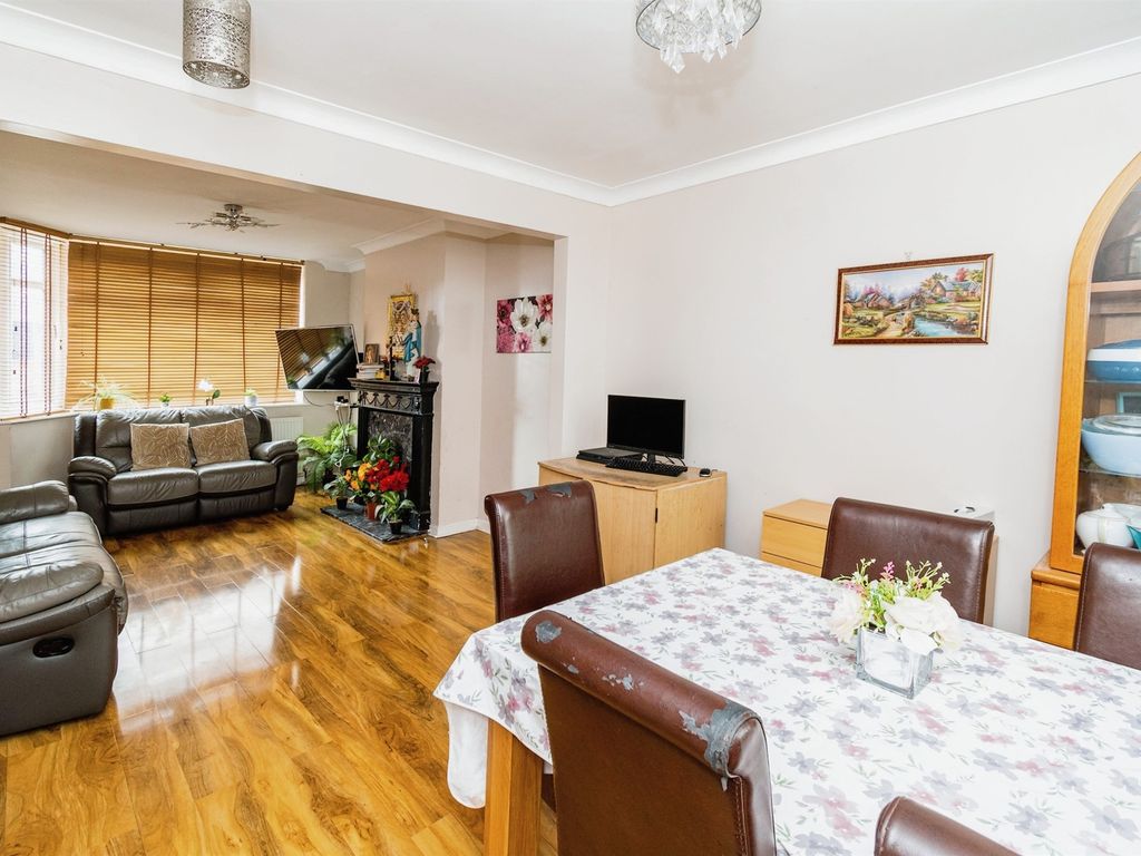 3 bed semidetached house for sale in Winchester Road, Shirley