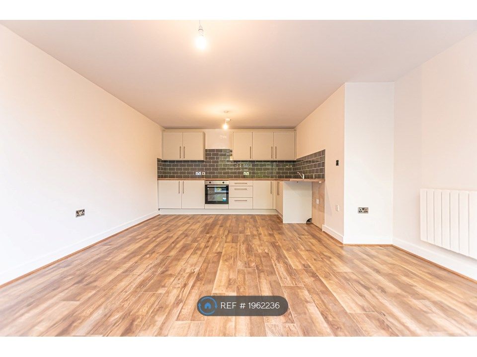 2 bed flat to rent in Bank House, Walshaw, Bury BL8, £895 pcm Zoopla