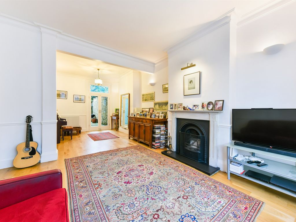 Southfields Road, London SW18