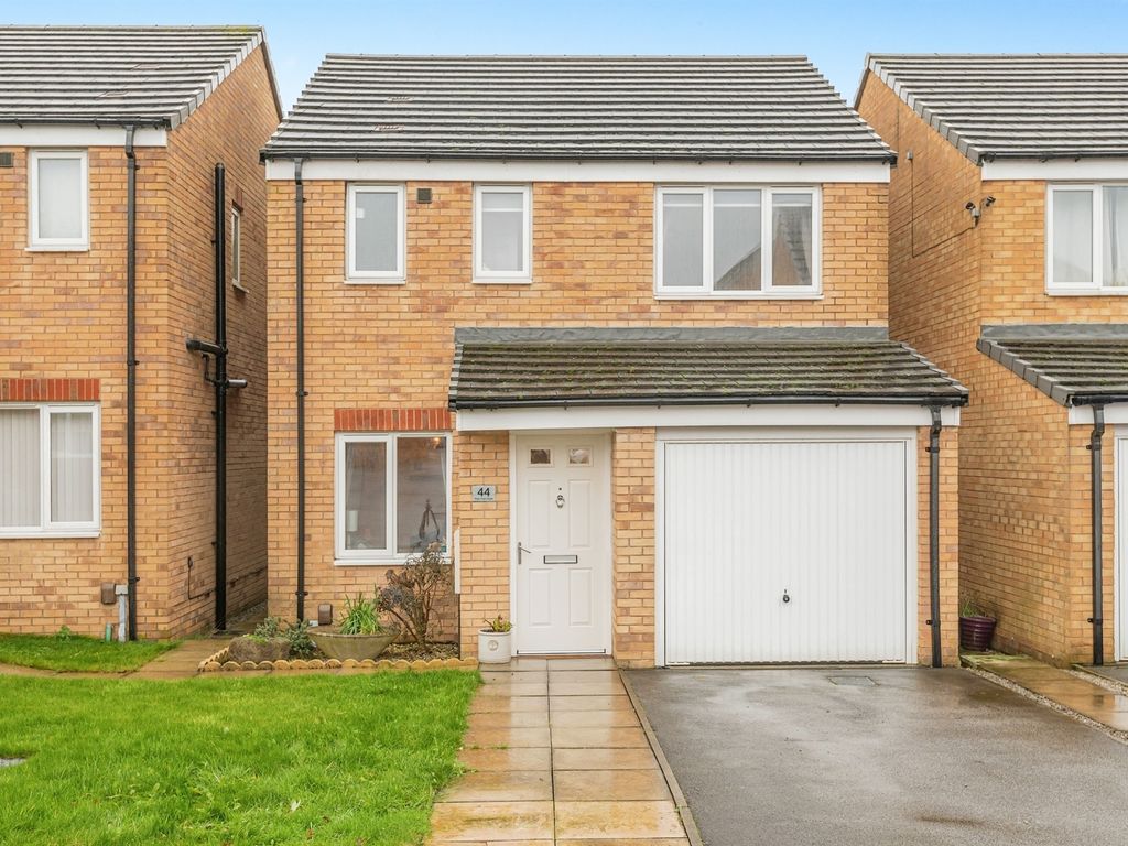 3 bed detached house for sale in Pear Tree Close, Bradford BD6, £