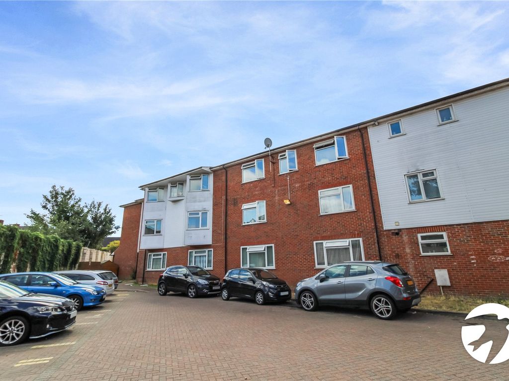 2 bed terraced house to rent in Rochester Road, Gravesend, Kent DA12