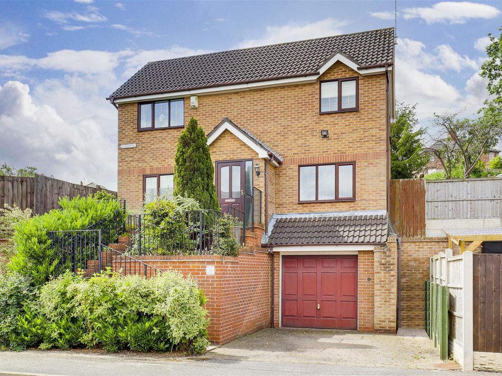 3 bed detached house for sale in Hillcrest View, Carlton