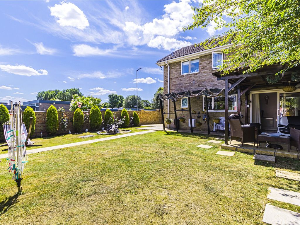 3 bed end terrace house for sale in Howards Drive, Gadebridge, Hemel