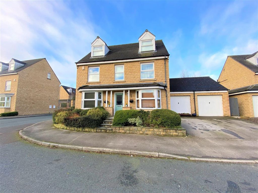 5 bed detached house for sale in Aspen Grove, Northowram, Halifax HX3