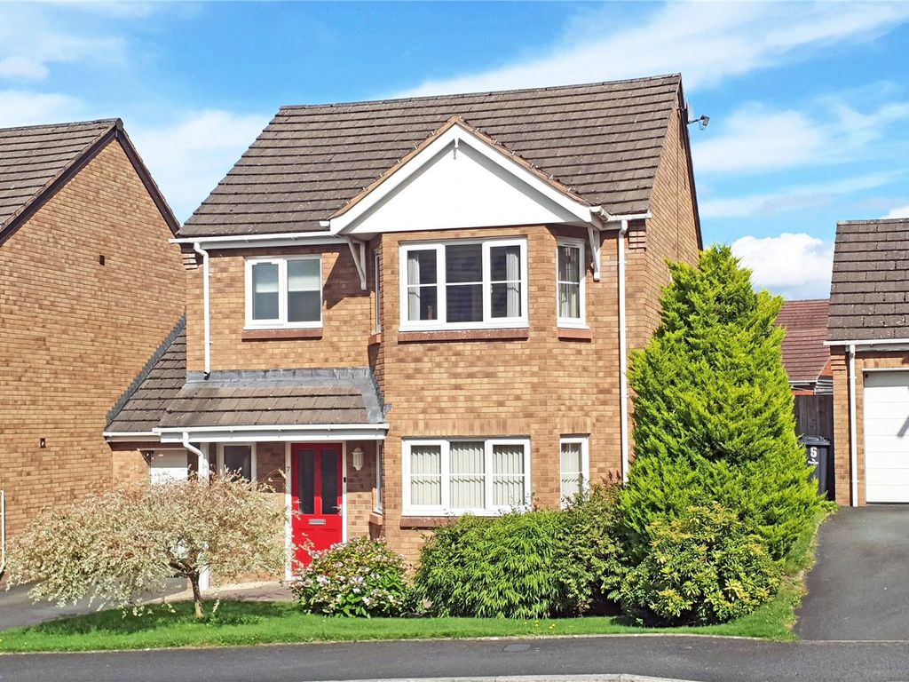 3 bed linkdetached house for sale in Hernog Close, Tremont Park, Llandrindod Wells, Powys LD1