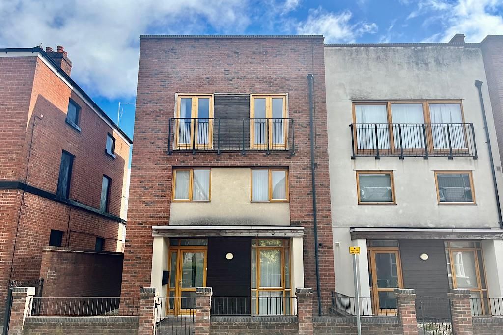 3 bed terraced house to rent in Salop Road, Oswestry SY11, £1,095 pcm